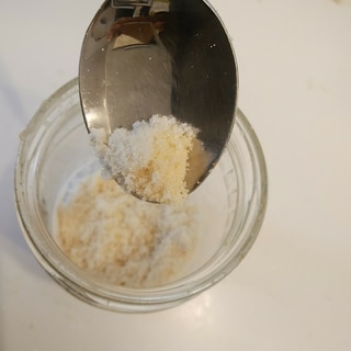 ガチガチに固まった砂糖を簡単にサラサラにする方法
